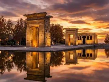 🏰 "From Medieval to Modern" Unveil Madrid's Timeless Saga: From Majestic Squares to Mystic Sunsets 🌇