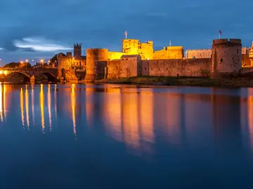 Soul of Limerick: Where Stories Meet the River Shannon 😌