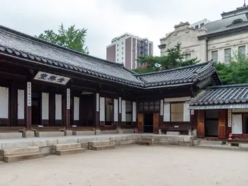 Contraste de Seúl: Palacios UNESCO, Naturaleza e Ikseon-dong (FREE WALKING TOUR)