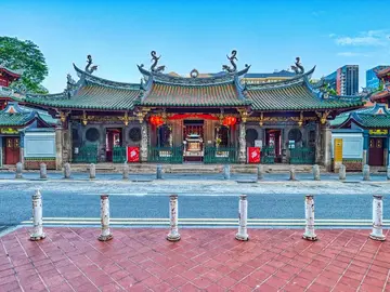 Exploring Chinatown of it's past and present.