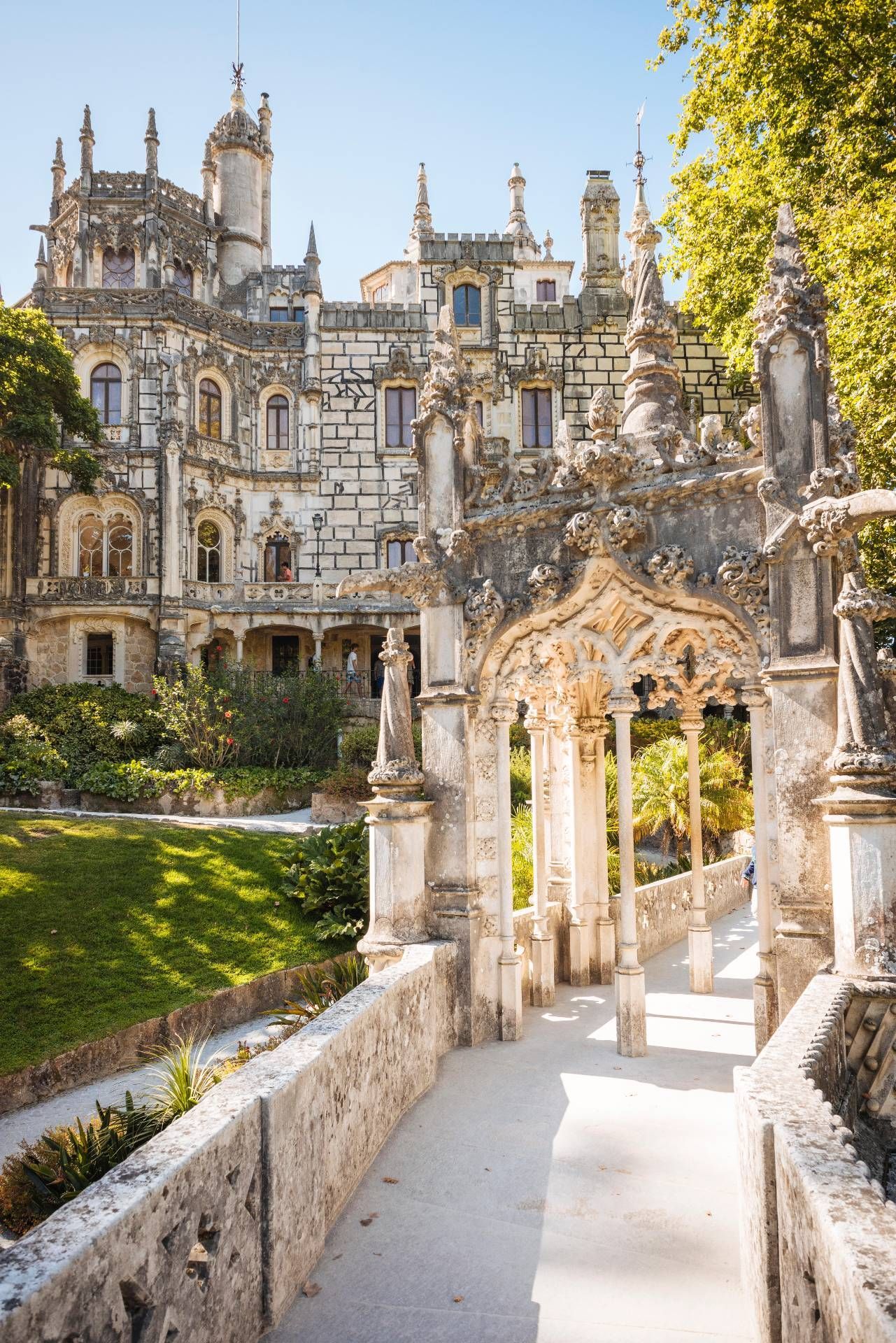 Sintra by train from Lisbon: FreeTour Eco-Experience and Architecture