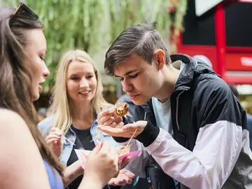 Osaka: Bares y recorrido nocturno a pie con lugareños