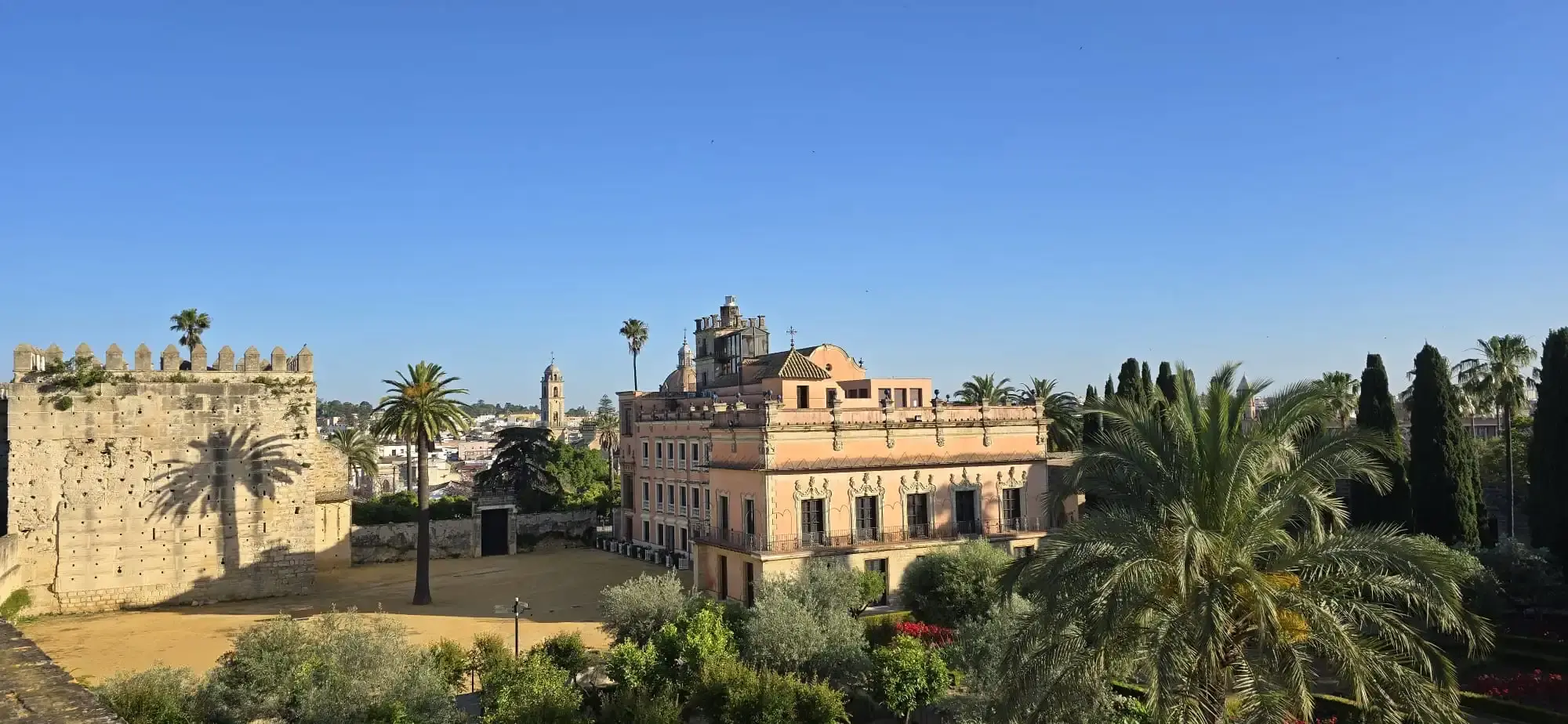 Guided tour of Jerez's history: Alcázar and a walk through the historic center