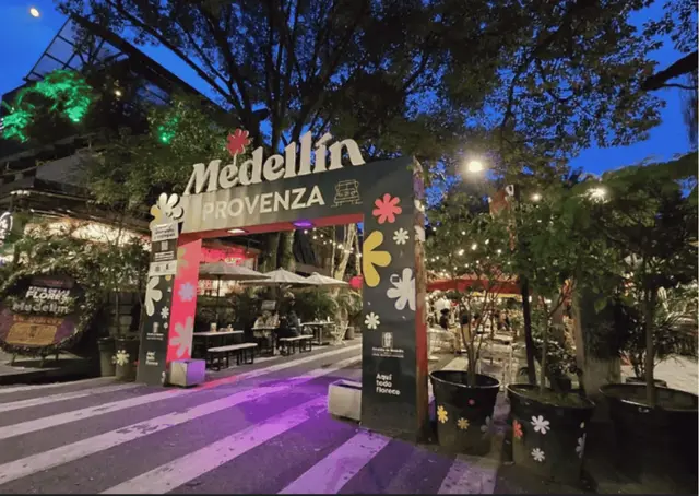 Medellín di notte: bar, cultura e vita locale