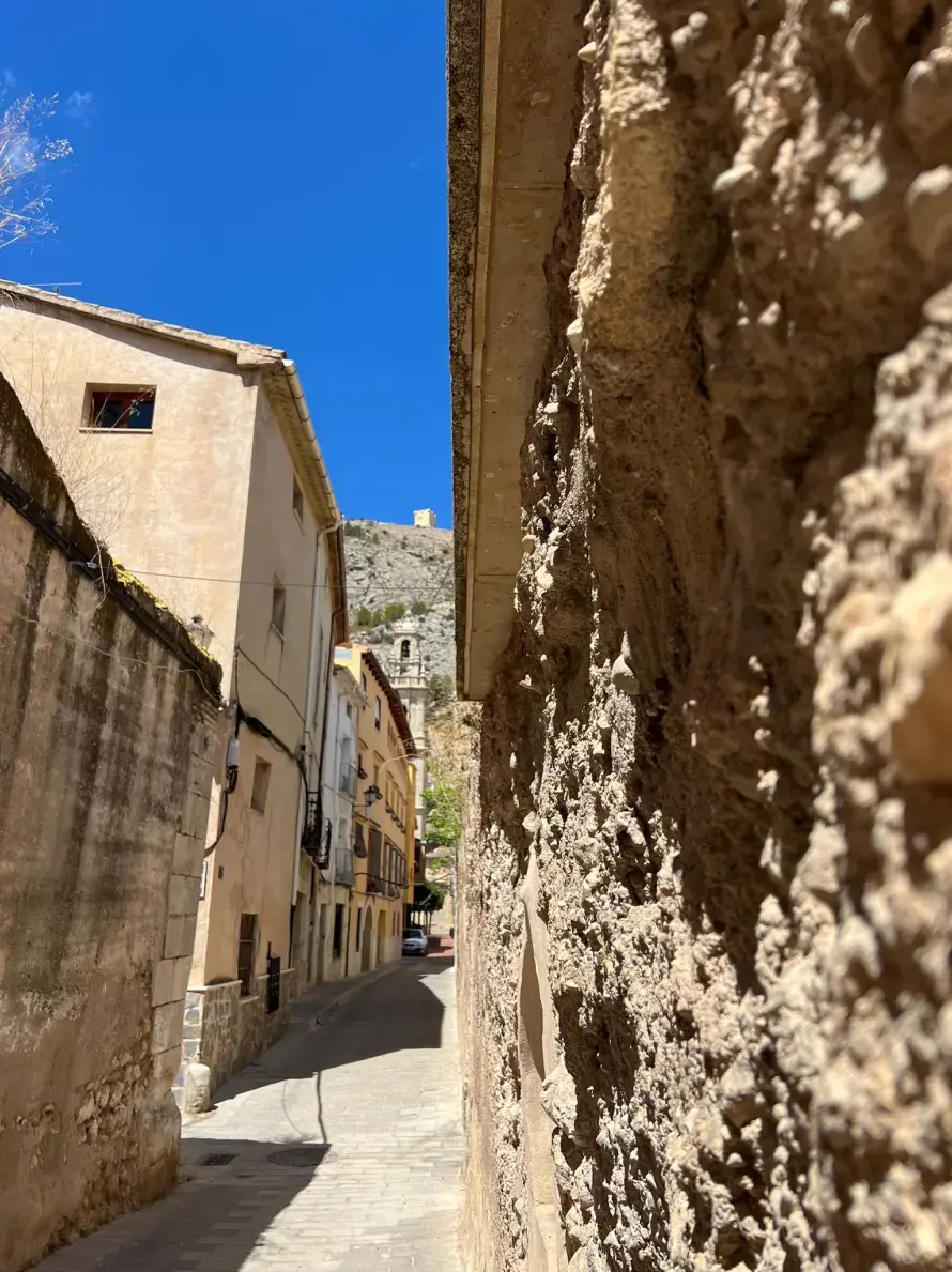 Cocentaina through the streets of Vila Comtal and Raval.