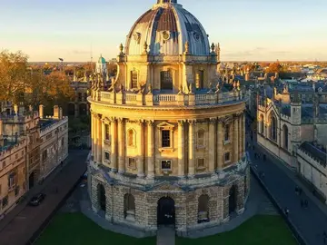 Die Geheimnisse von Oxford: Ein Spaziergang durch Zeit, Legenden und Mysterien 
