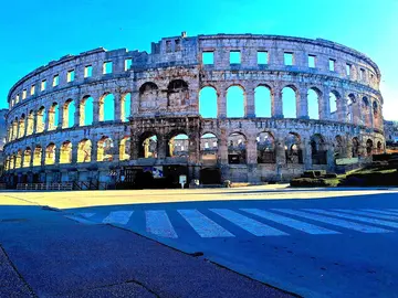 Exclusive tour trough layers of town history