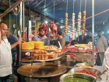 Street Food And Evening Bazaar Tour