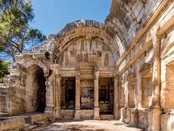 Nîmes: Eine Reise durch die Zeit mit einem Archäologen