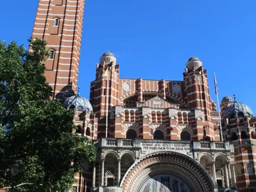 Victoria Nascosta - Il Piccolo Gioiello di Westminster.