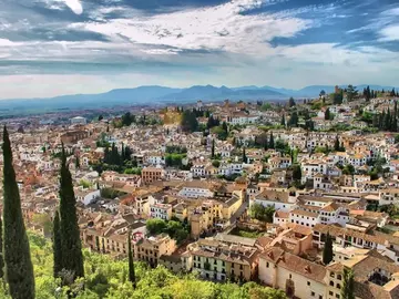 Andalusian Granada, between water and marble