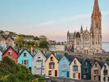 Recorrido histórico a pie por la ciudad: Cobh, Cork - ¡Tour basado en propinas!