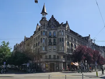 Free Tour through Zurich's Trendy Districts