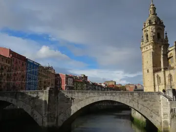 Bilbao: Vom Aufstieg zum Niedergang – Die Geschichte einer Stadt, die aus einer Tragödie erwuchs und zu einem Symbol der Stadtplanung wurde.