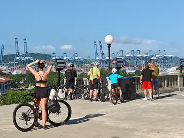 Recorrido en bicicleta por la nostalgia zoniana (barrio de la Zona del Canal de Panamá)