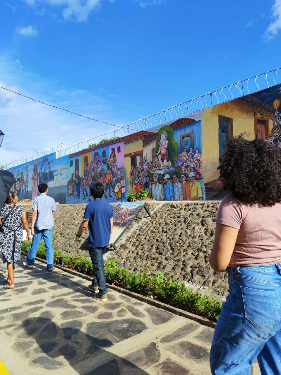 ¡El Lado Nativo de León: La Historia de un Local!