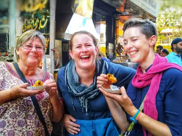 Tour cultural, patrimonial, gastronómico, del mercado de especias y bazar de la Vieja Delhi con un amigo local