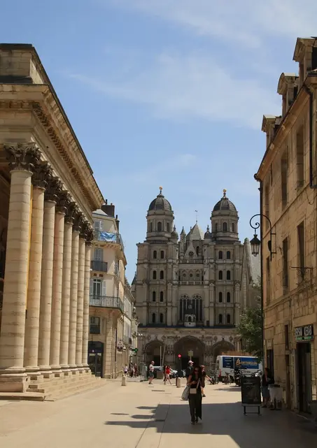 See the sights and hear the  stories of French resistance in Dijon (WW2)