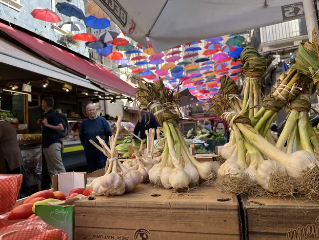 Passeggiata gastronomica al mercato del pesce di Catania e al centro storico