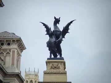 Tour gratuito a piedi tra il mistico e i draghi