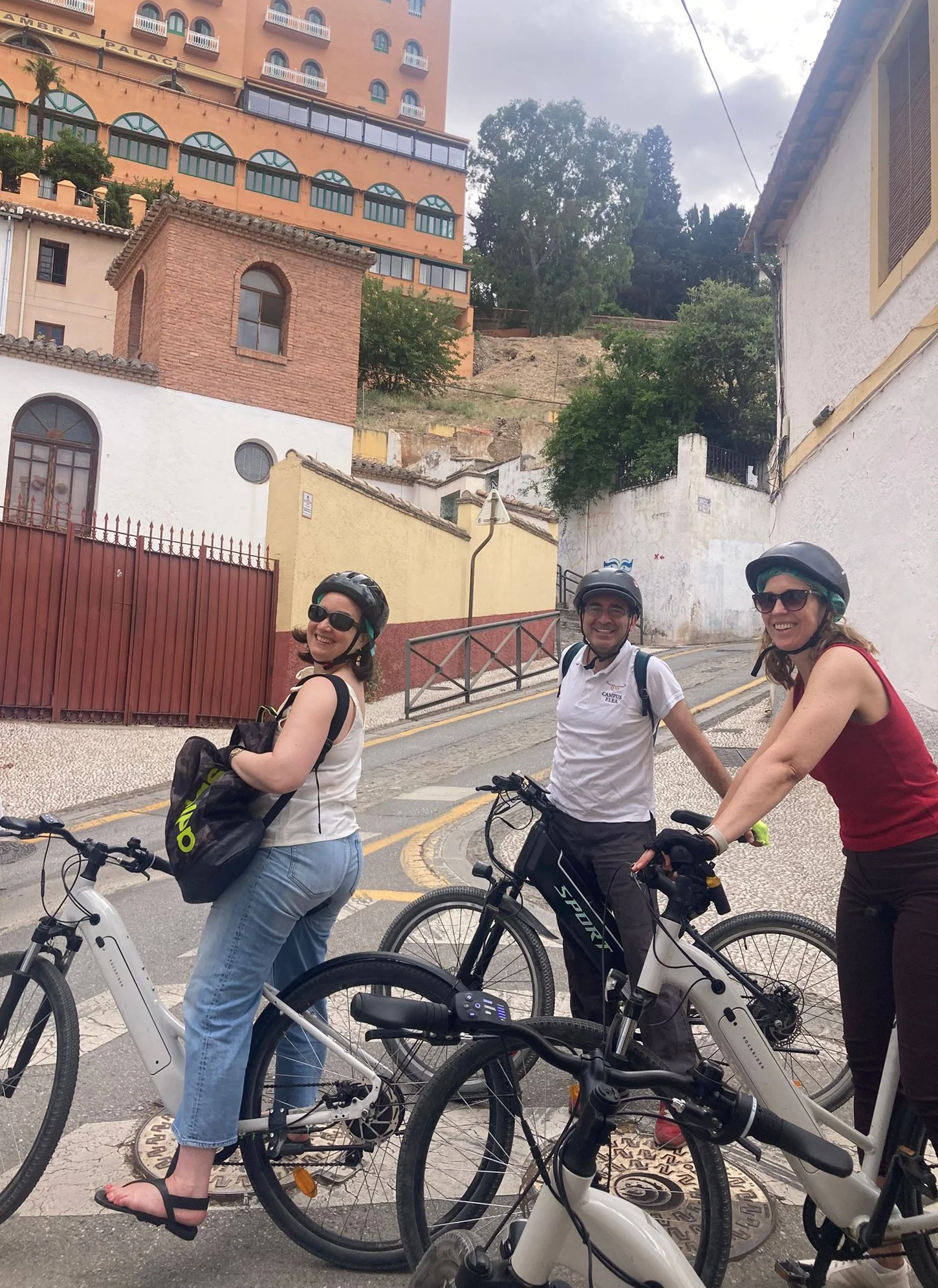 Granada on E-bike: the adventure that begins after the Alhambra🚲