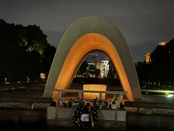 Hiroshima Night Walking Tour – History, Peace & Reflection