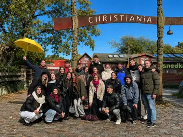Free walking tour durch die farbenfrohen Häuser von Christiania, eine Reise durch die Gegensätze.