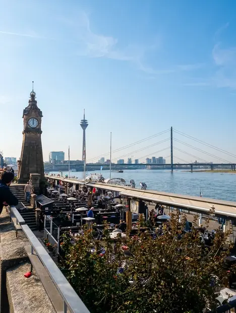 Descubre Düsseldorf a través de su historia, su cerveza y sus relatos locales.