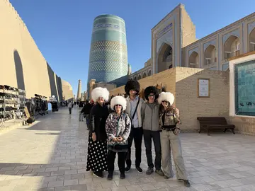 Kostenlose Tour durch das alte Chiwa: echte Geschichten, echtes Leben.