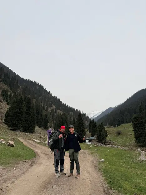 “Tour a pie gratuito por Almaty: Joyas ocultas y vida local