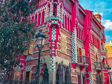 Free Tour Gracia: The First Gaudí, Art, Mysteries, and Historic Squares