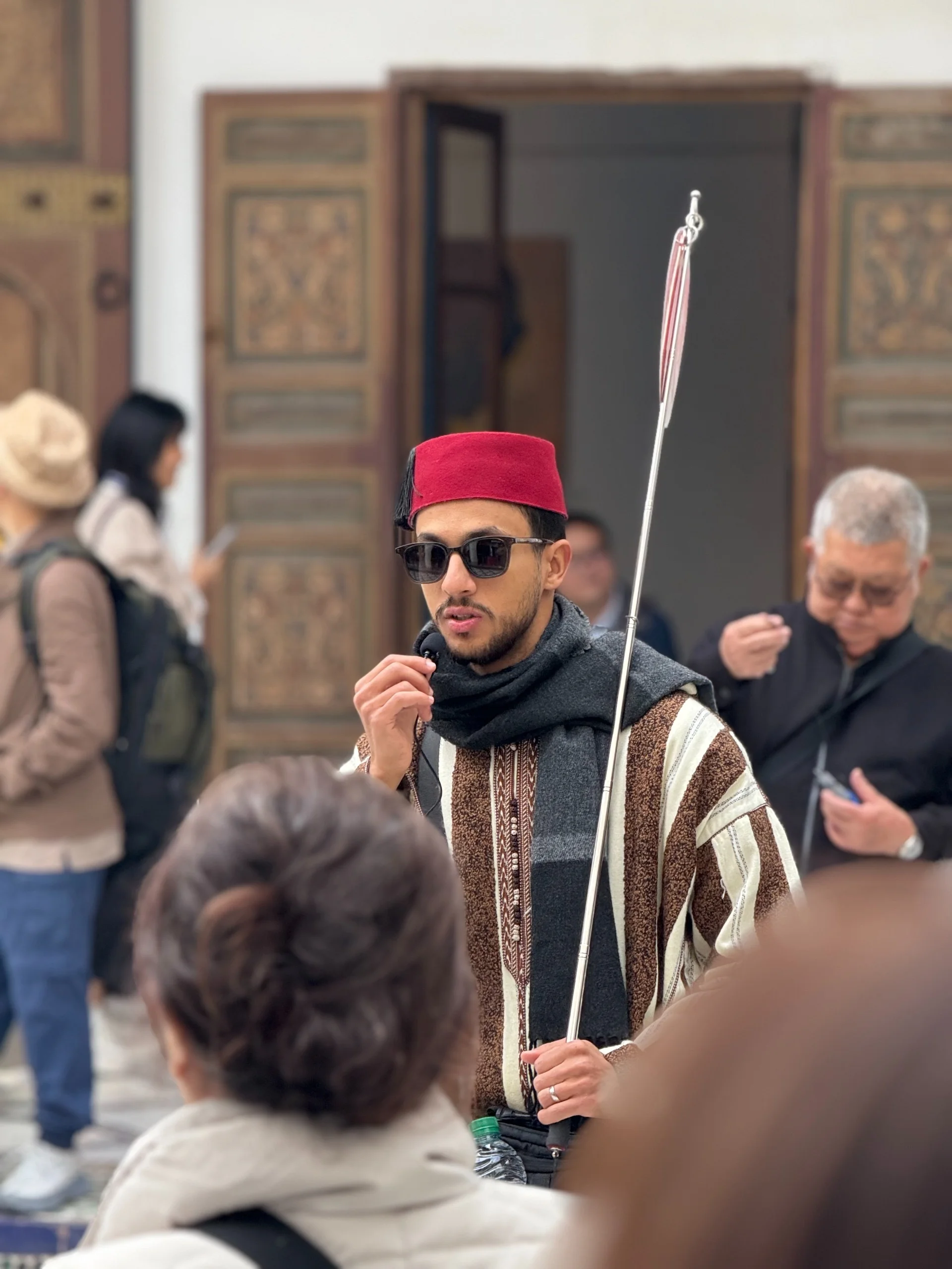 Casablanca mit einem Reiseführer, der Touren durch ganz Marokko leitet und seine Geschichten mit Ihnen teilen wird.
