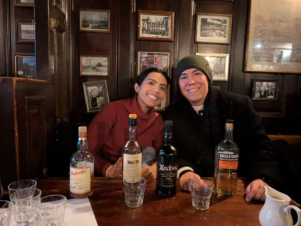 Geh mit einem Schotten in Glasgow etwas trinken. 