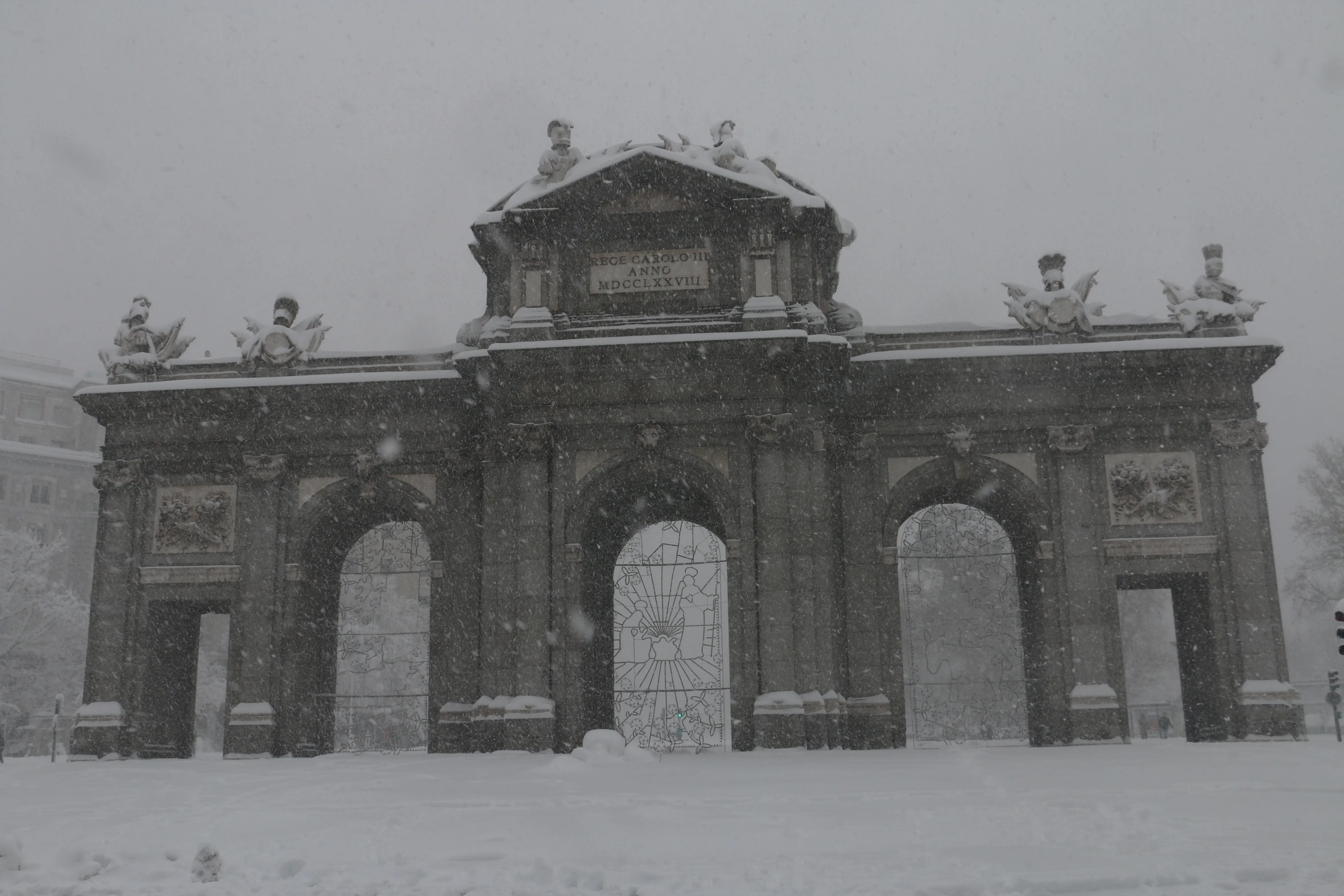 Puerta de Alcalá und Gran Vía: Modernisierung von Madrid und Anekdoten