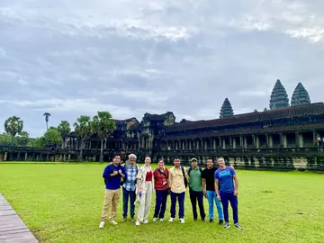 Tour gratuiti dei templi: la magica alba di Angkor Wat, Angkor Thom, Bayon con la guida turistica locale 