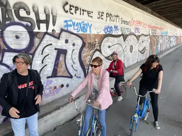 🚲 PEQUEÑA YUGOSLAVIA: Un paseo en bicicleta por la Liubliana comunista de Tito en la legendaria bicicleta Rog