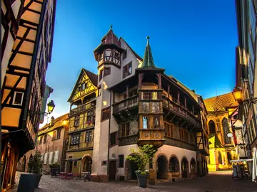 El recorrido a pie esencial por la Pequeña Venecia, secretos medievales y la arquitectura icónica de Colmar (Español)