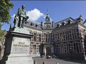 Utrecht, 2,000 Years of Stories and Curiosities in a Walk