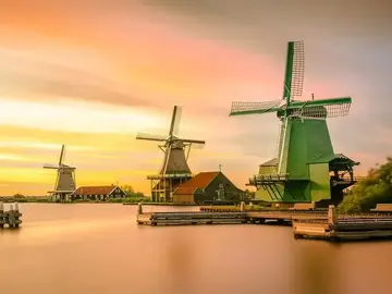 Free Tour of the Dutch Countryside: Windmills, Clogs, Polders, Lego Houses and Cheese