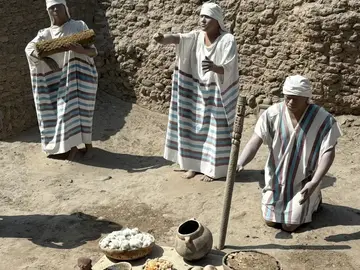 🏙️ Miraflores: Huaca Pucllana 🗿 Archaeology & Modernity 🍉 Max 10