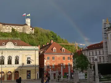  Ljubljana Free Tour, a city tour with tastings. Explore the history and legends of the dragon city.