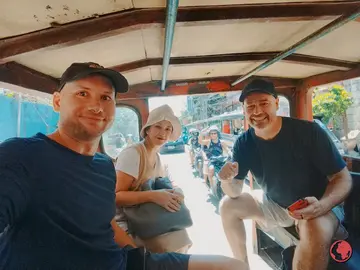 𝗖𝗘𝗕𝗨’𝗦  𝗙𝗢𝗢𝗗 𝗖𝗢𝗡𝗧𝗥𝗔𝗦𝗧: 𝗠𝗶𝗰𝗵𝗲𝗹𝗶𝗻 🏅 𝗕𝗶𝗯 𝗚𝗼𝘂𝗿𝗺𝗮𝗻𝗱 🍜 + 𝗕𝗮𝗰𝗸𝘀𝘁𝗿𝗲𝗲𝘁 𝗙𝗼𝗼𝗱 ️ 𝗙𝗿𝗲𝗲 𝗪𝗮𝗹𝗸𝗶𝗻𝗴 𝗧𝗼𝘂𝗿🚶‍♂ + 🛻 𝗝𝗲𝗲𝗽𝗻𝗲𝘆 𝗥𝗶𝗱𝗲