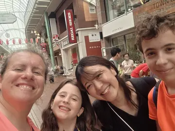 Kobe Oculto: Santuario, Kimono, Comida Callejera y Té — Un Paseo Local
