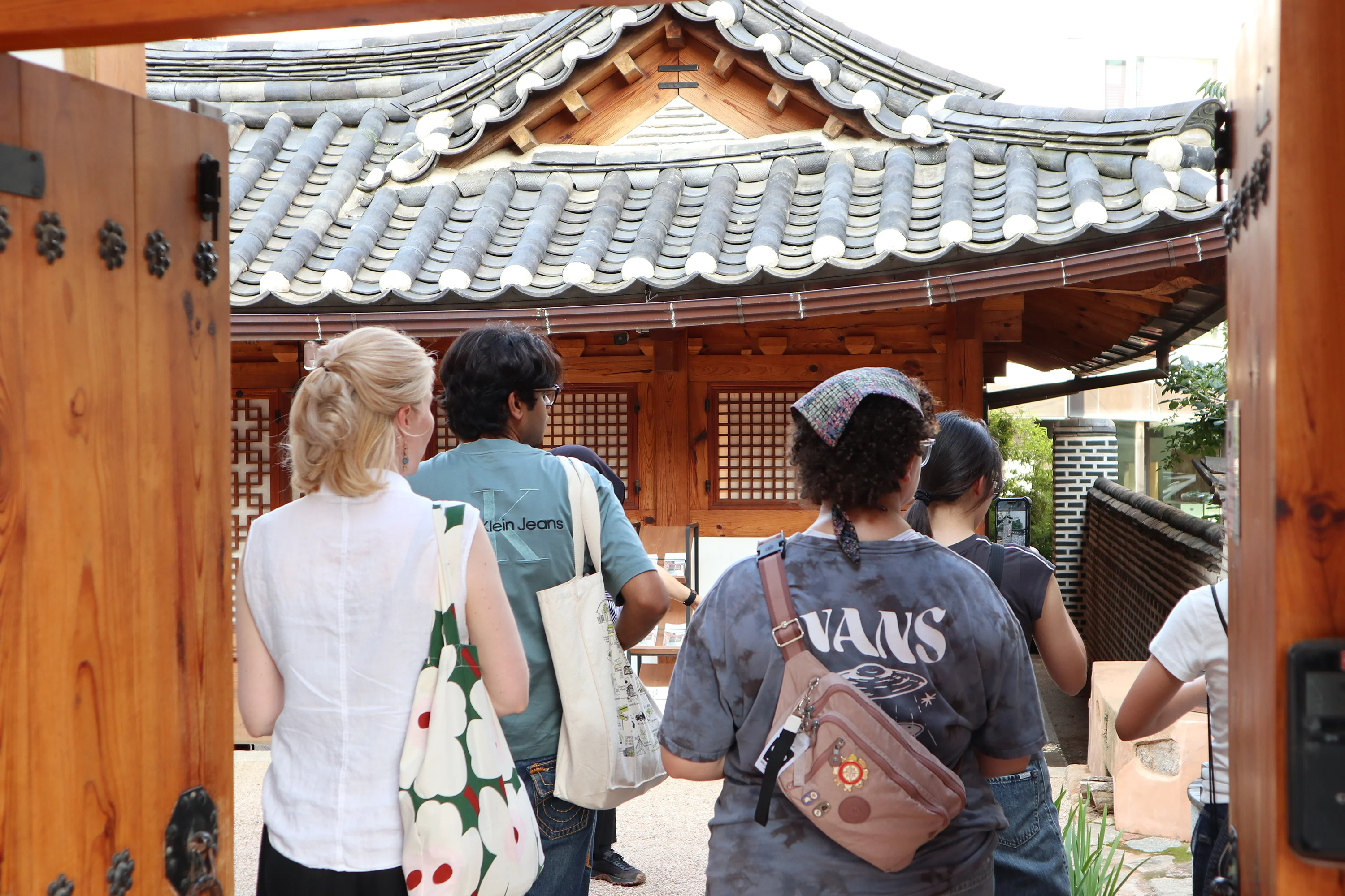 Seoul, Seochon Uncovered : Historical Walking From a Public Hanok into the Neighborhood