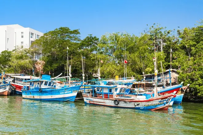 Negombo Historical City Tour (Culture, Canal and Beach Experience)