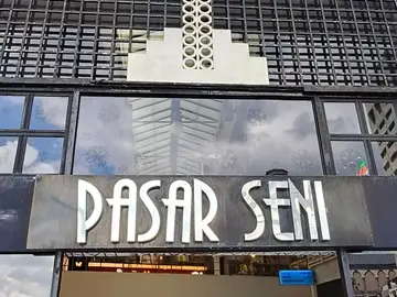 Central Market: From Heritage Streets to Handmade Memories
