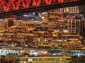 Tour a piedi Cyberpunk Chongqing con una guida locale autorizzata