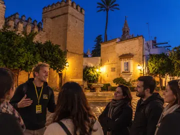 🌙 Free Tour Sevilla Nocturna: Santa Cruz, Leyendas y Monumentos Iluminados