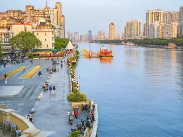 A Tour Along the River: visit Bruce Lee old house, Chinese medicine market  and historical buildings