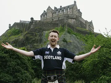 Edinburgh's Old Town with a Scottish Guide Wearing a Kilt!